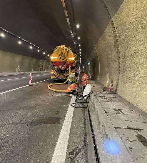 招远隧道排水渠清淤